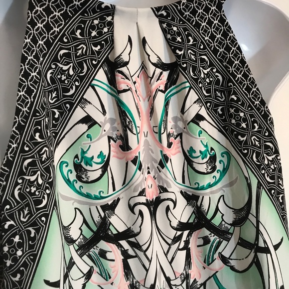 White House Black Market Print tank. Size small - Picture 6 of 7